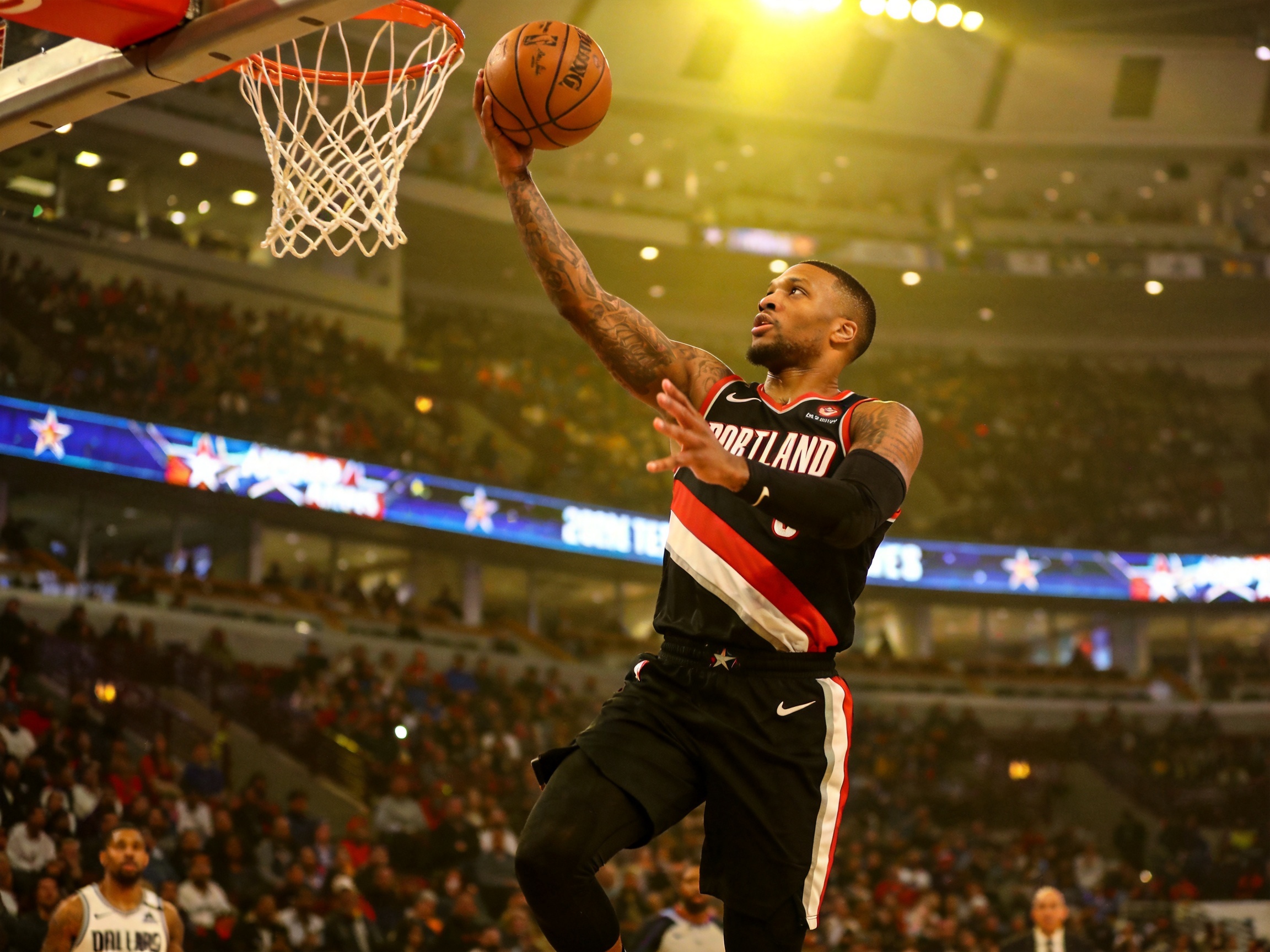 NBA全明星赛利拉德三分线外出手的精彩瞬间